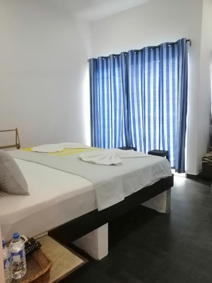 Le Petit Hotel & Restaurant 니곰보 외부 사진