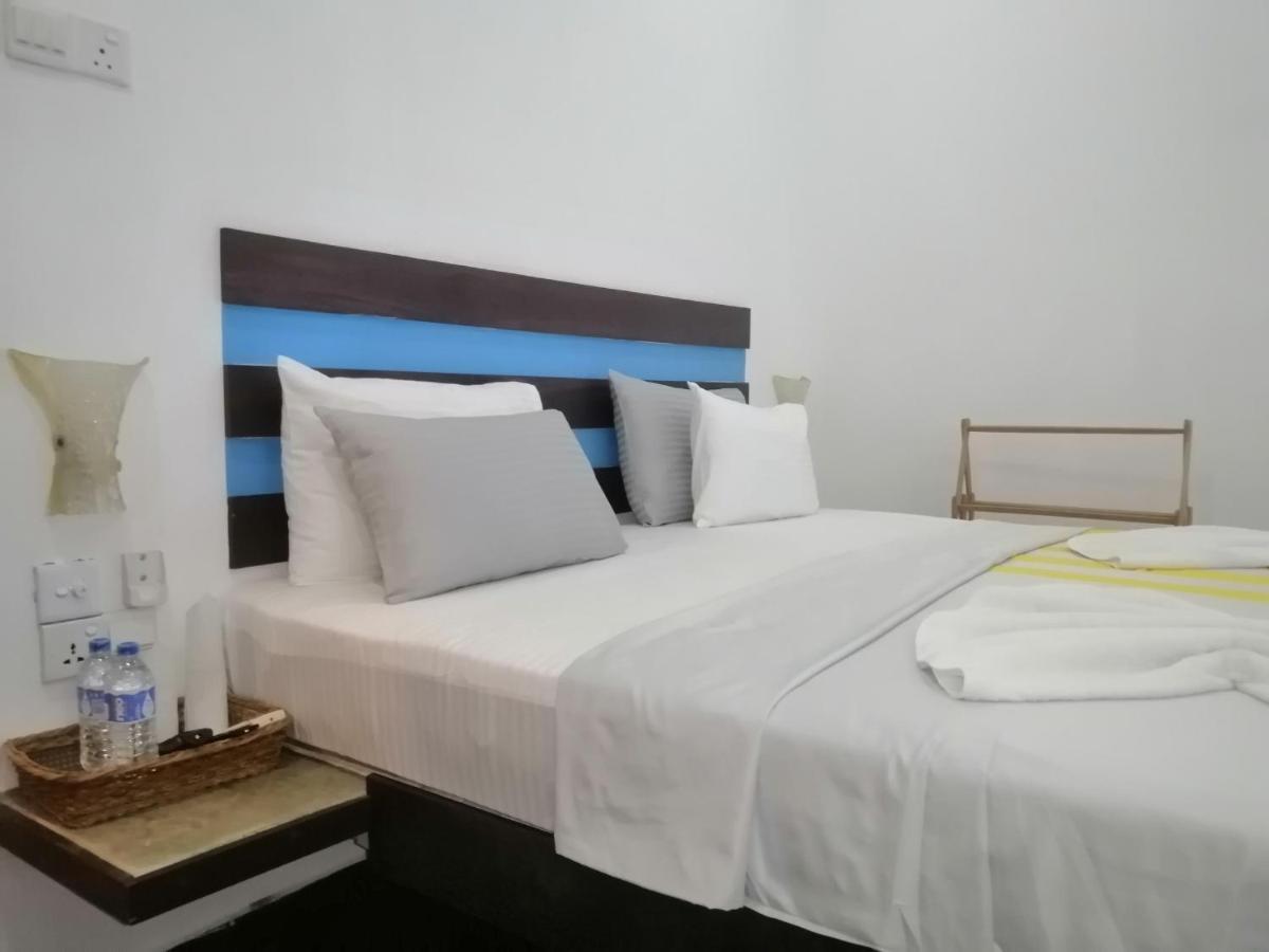 Le Petit Hotel & Restaurant 니곰보 외부 사진