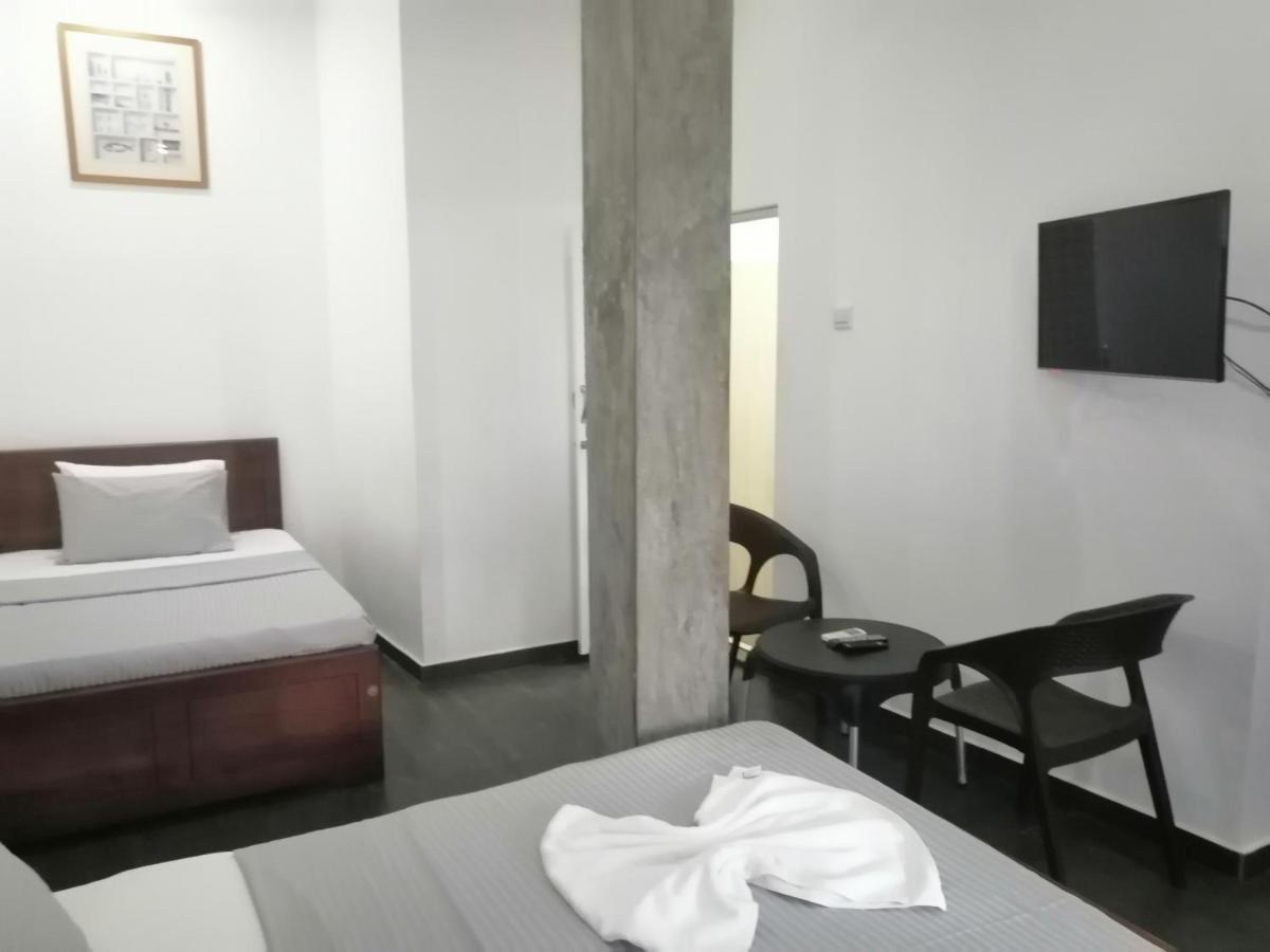 Le Petit Hotel & Restaurant 니곰보 외부 사진
