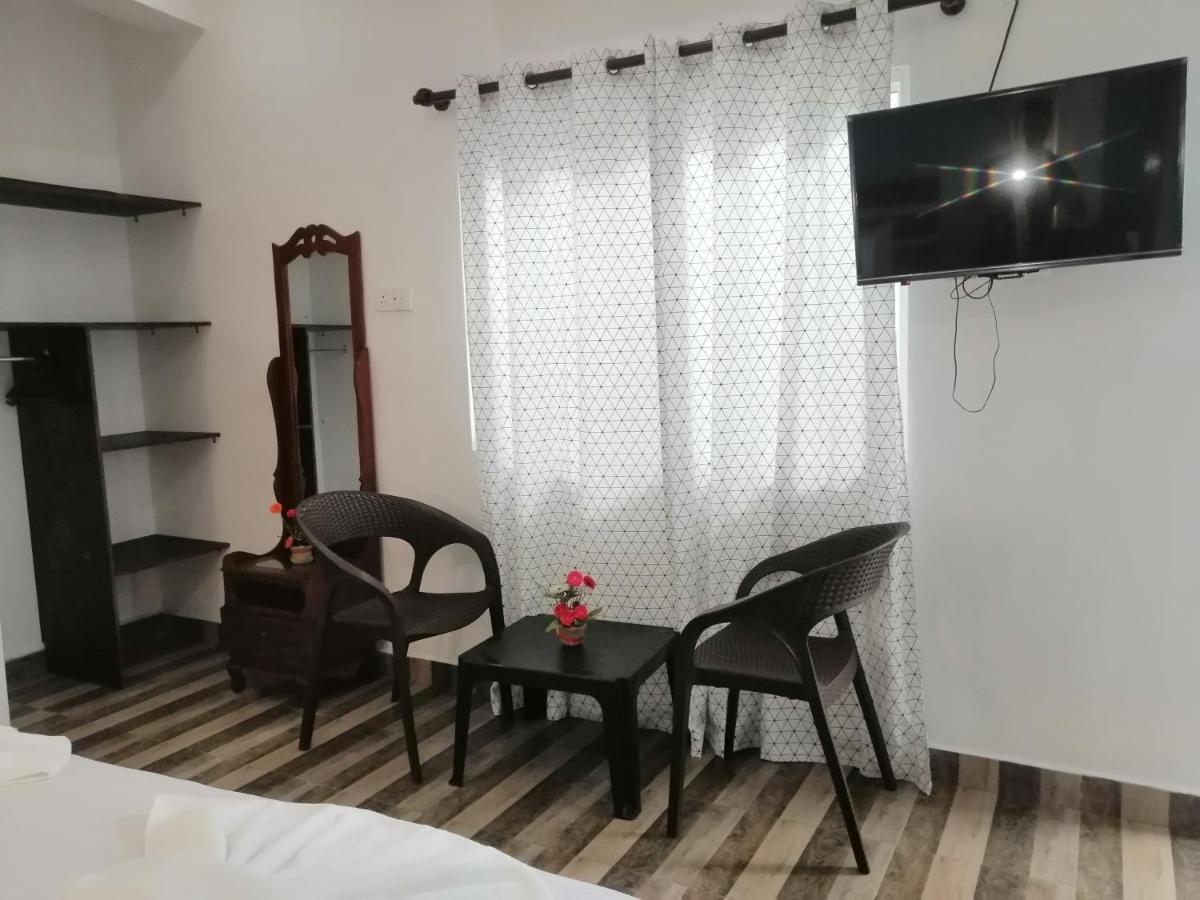 Le Petit Hotel & Restaurant 니곰보 외부 사진