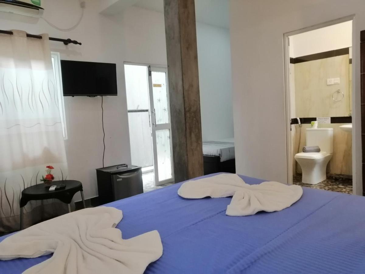Le Petit Hotel & Restaurant 니곰보 외부 사진