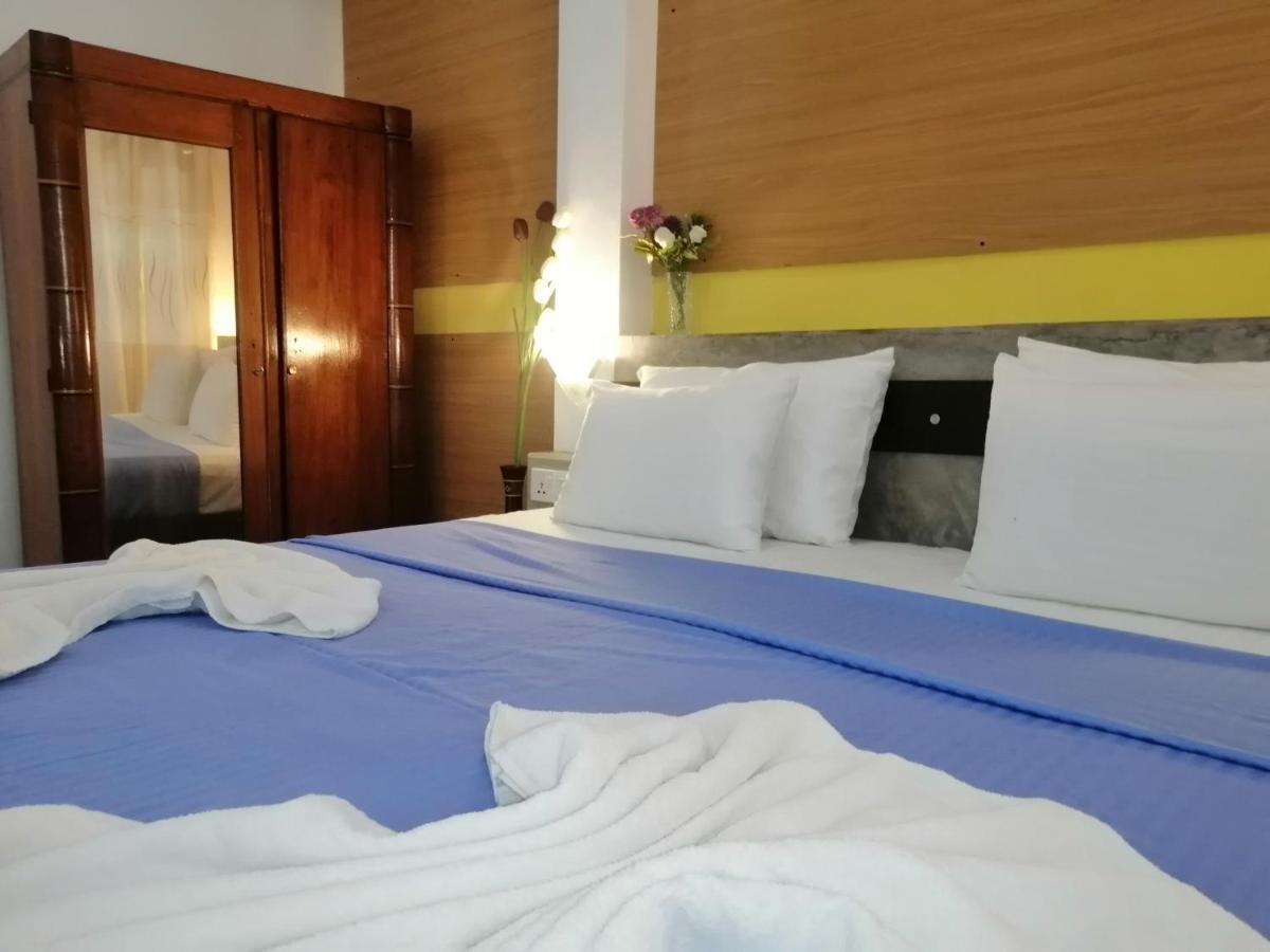 Le Petit Hotel & Restaurant 니곰보 외부 사진