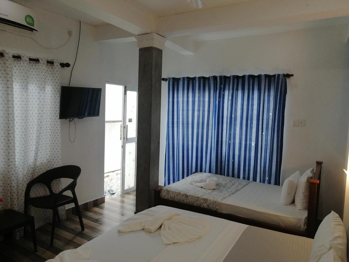 Le Petit Hotel & Restaurant 니곰보 외부 사진