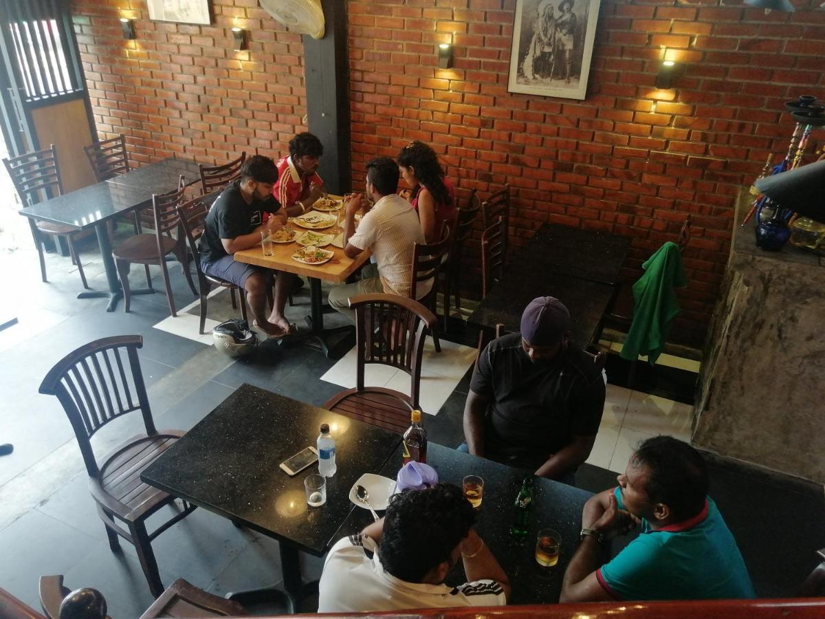 Le Petit Hotel & Restaurant 니곰보 외부 사진