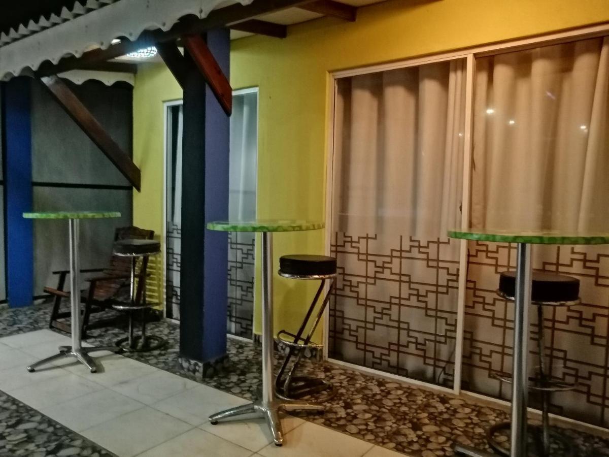 Le Petit Hotel & Restaurant 니곰보 외부 사진