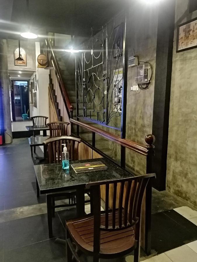 Le Petit Hotel & Restaurant 니곰보 외부 사진