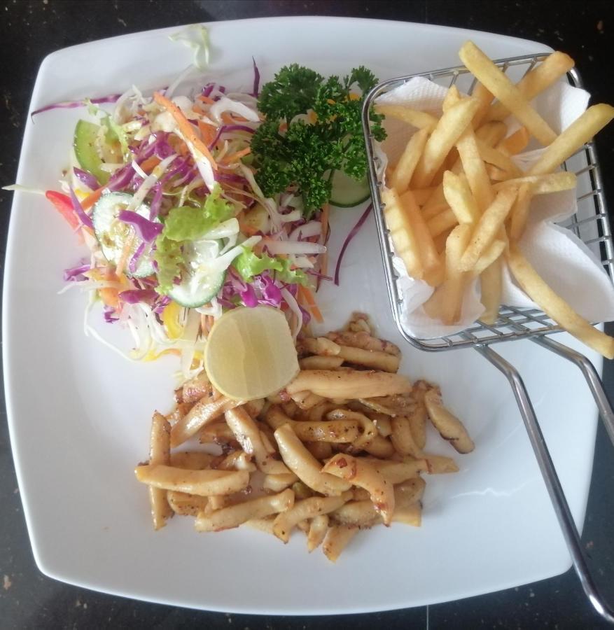 Le Petit Hotel & Restaurant 니곰보 외부 사진