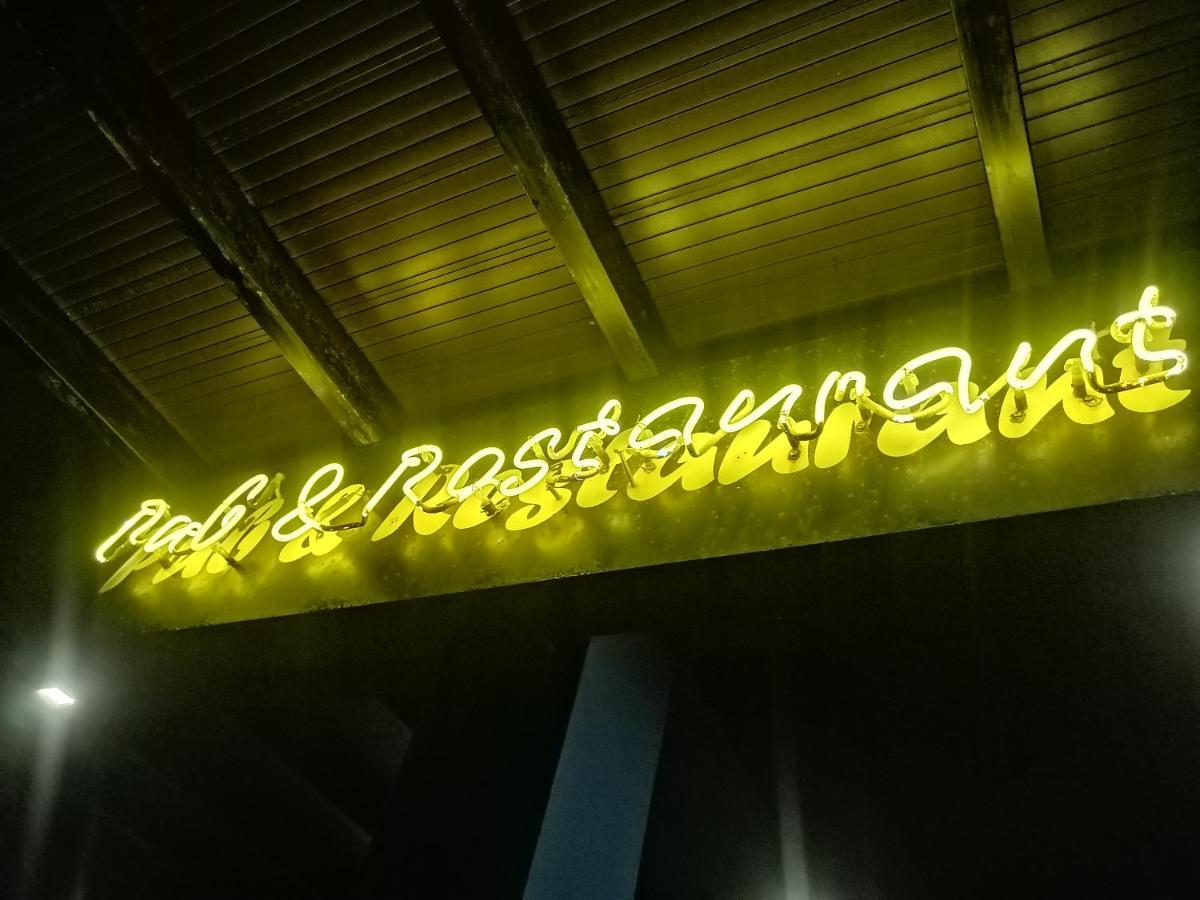 Le Petit Hotel & Restaurant 니곰보 외부 사진
